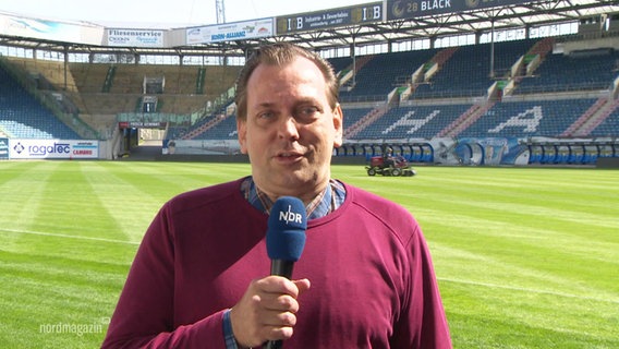 Die Schalte zum Reporter ins Stadion von Hansa Rostock. © Screenshot 