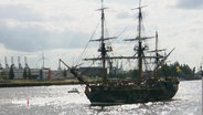 Die "Götheborg of Sweden" - größtes Holzsegelschiff der Welt - läuft in Hamburg ein. © Screenshot 