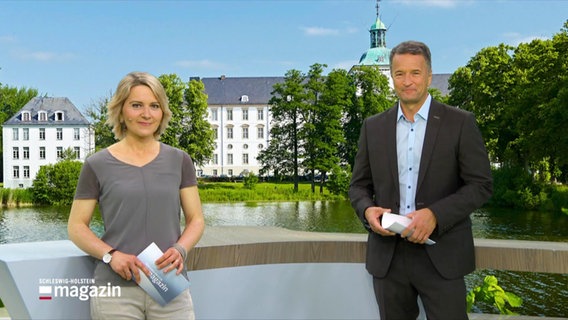Marie-Luise Bram und Gerrit Derkowski moderieren das Schleswig-Holstein Magazin © Screenshot 