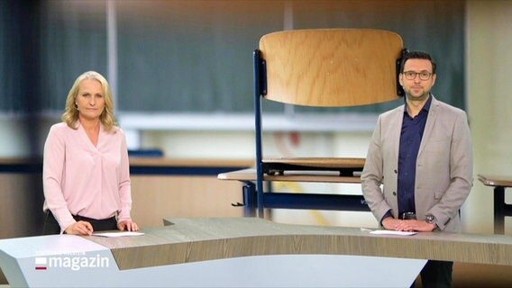 Harriet Heise und Christopher Scheffelmeier moderieren das Schleswig-Holstein Magazin um 19:30 Uhr. © Screenshot 