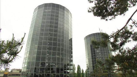 Zwei Autotürme in Wolfsburg. © Screenshot 