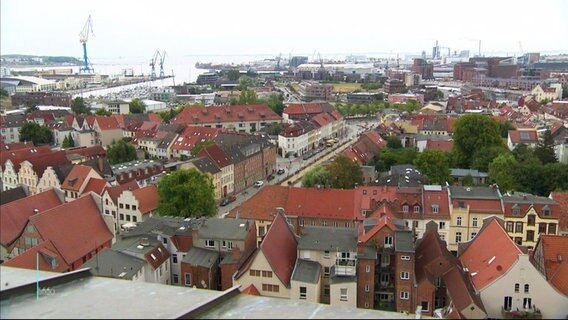 Wismar aus der Luft betrachtet. © Screenshot 