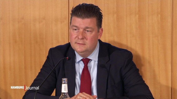 Finanzsenator Dressel (SPD) stellt die Hamburger Steuerschätzung vor. © Screenshot 