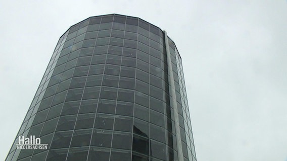 Ein Autoturm in Wolfsburg. © Screenshot 