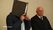 Ein in erster Instanz verurteilter Sexualstraftäter im Gerichtssaal. © Screenshot 