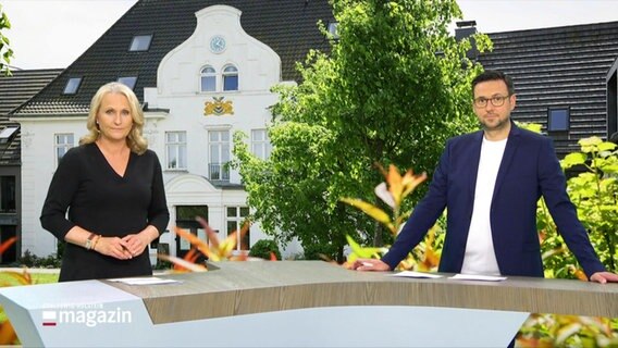 Harriet Heise und Christopher Scheffelmeier moderieren das Schleswig-Holstein Magazin am 23.05.2023. © Screenshot 