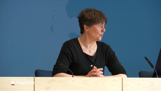 Finanzministerin Heinold während einer Pressekonferenz. © Screenshot 