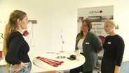 Szenen von einer Jobmesse. © Screenshot 