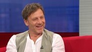 Schauspieler und Drehbuchautor Hendrik Duryn zu Gast bei DAS!. © Screenshot 