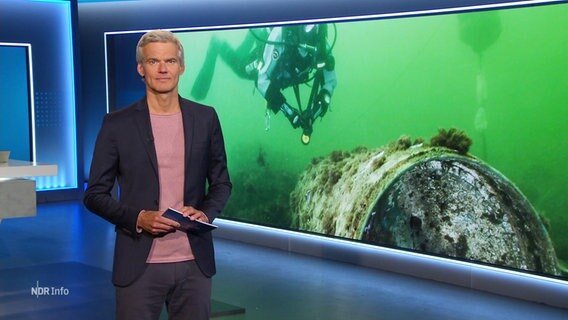 Thorsten Schröder moderiert NDR Info. © Screenshot 