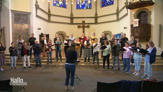 Ein Chor probt in der Markuskirche in Hannover. © Screenshot 