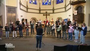 Ein Chor probt in der Markuskirche in Hannover. © Screenshot 