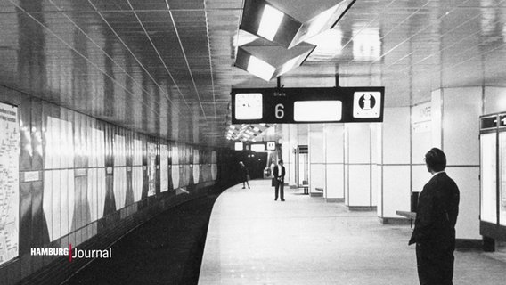 Ein schwarz-weiß Foto des ehemaligen Jungfernstiegbahnsteiges. © Screenshot 