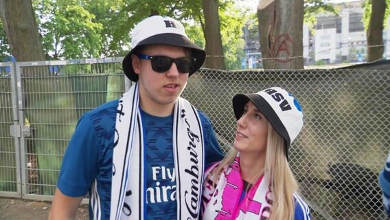 HSV-fans am Volksparkstadion © Screenshot 