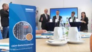 Der Vorstand des Energielieferanten WEMAG bei einer Pressekonferenz. © Screenshot 