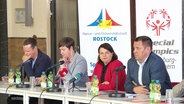 Politiker bei einer Pressekonferenz zum Thema Special Olympics in Berlin. © Screenshot 