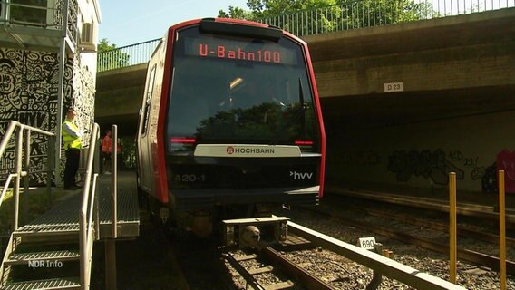 Eine U-Bahn in Hamburg. © Screenshot 