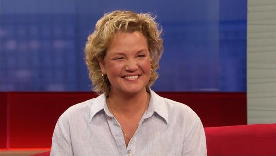 Onkolotsin Ulrike Filippig bei DAS! auf dem roten Sofa am 10.06.2023. © Screenshot 