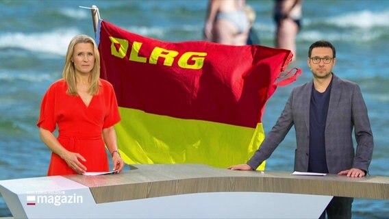 Gabi Lüeße und Christopher Scheffelmeier moderieren Schleswig-Holstein Magazin. © Screenshot 