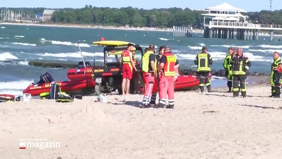 Rettungskräfte bei einem Einsatz am Timmendorfer Strand. © Screenshot 