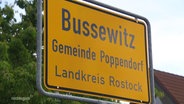 Das Eingangsort des beinahe unbewohnten Dorfes Bussewitz. © Screenshot 