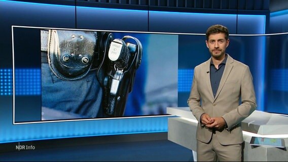 Daniel Anibal Bröckerhoff moderiert NDR Info am 20.06.2023 um 21:45 Uhr. © Screenshot 