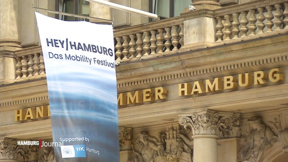 Eine Flagge der HEY Hamburg Messe. © Screenshot 
