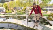 Hobbygärtner Mario Paternoga in seinem von Japan inspirierten Gartenidyll. © Screenshot 