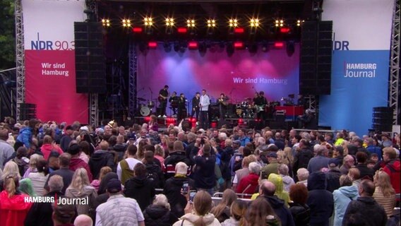 NDR Bühne mit Zuschauern davor. © Screenshot 