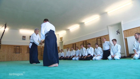 Beim Aikido-Training. © Screenshot 