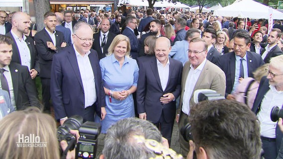 Politiker und Gäste des Sommerfestes in Berlin der Niedersächsichen Landesregierung. © Screenshot 