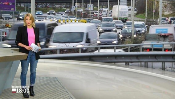 Eva Diederich moderiert einen Beitrag zum öffentlichen Nahverkehr. © Screenshot 