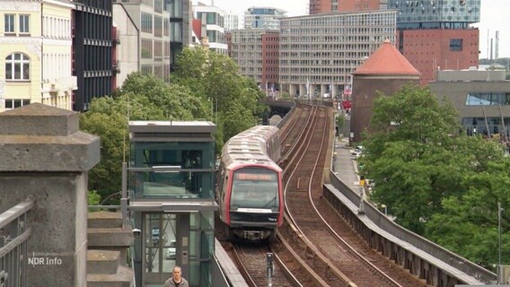 Eine U-Bahn in Hamburg. © Screenshot 