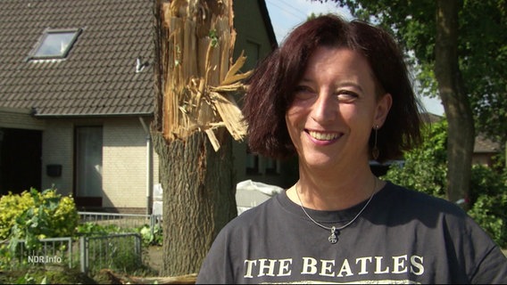 Maya hat durch den Sturm "Poly" leider einen Totalschaden am Auto. © Screenshot 