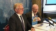 Der Leiter des Verfassungsschutzes MV und der Innenminister stellen einen neuen Bericht vor. © Screenshot 
