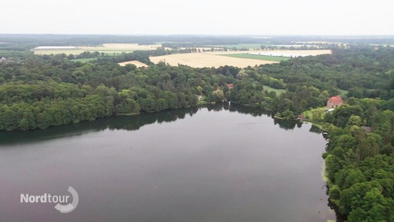Ein Teil des Naturparks Lauenburgische Seen aus Vogelperspektive. © Screenshot 