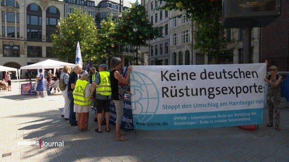 Menschen protestieren gegen Rüstungsexporte aus Deutschland. © Screenshot 