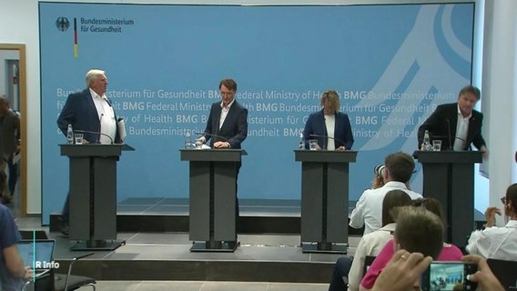 Gesundheitsminister Lauterbach gibt eine Pressekonferenz. © Screenshot 