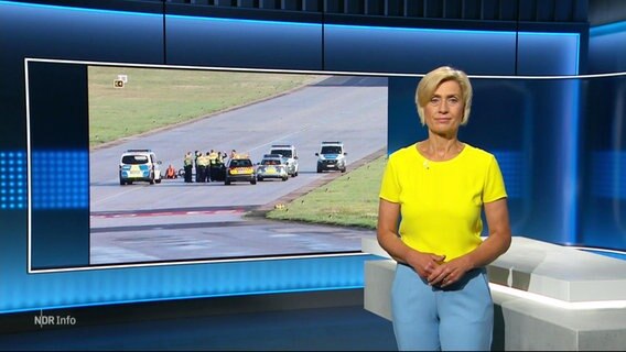Susanne Stichler moderiert NDR Info um 21:45 Uhr. © Screenshot 
