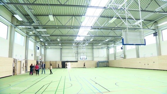 Eine Sporthalle in Dettmansdorf © Screenshot 