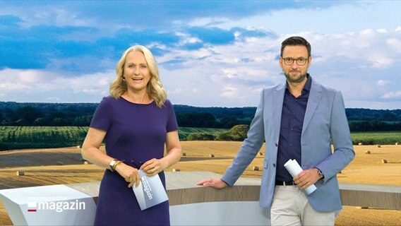Harriet Heise und Christopher Scheffelmeier moderieren das Schleswig-Holstein Magazin. © Screenshot 