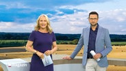 Harriet Heise und Christopher Scheffelmeier moderieren das Schleswig-Holstein Magazin. © Screenshot 