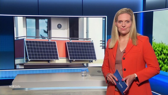 Juliane Möcklinghoff moderiert NDR Info. © Screenshot 