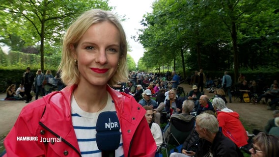 Reporterin Julia Wulf berichtet aus dem Hamburger Stadtpark. © Screenshot 