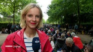 Reporterin Julia Wulf berichtet aus dem Hamburger Stadtpark. © Screenshot 