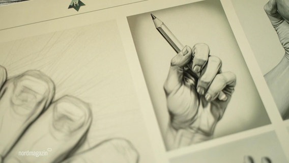 Ein von einer KI erzeugten Zeichnung einer Hand mit vier Fingern. © Screenshot 