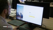 Ein Mitarbeiter eines Start-Ups sitzt vor dem PC. © Screenshot 