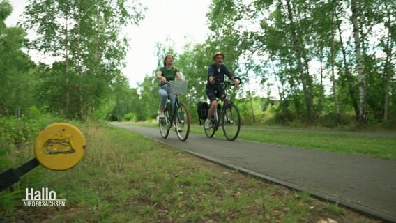 Zwei Radfahrer in Braunschweig. © Screenshot 
