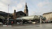 Der Vorplatz des Hamburger Hauptbahnhofes © Screenshot 