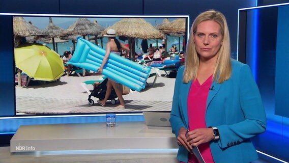Juliane Möcklinghoff moderiert NDR Info. © Screenshot 